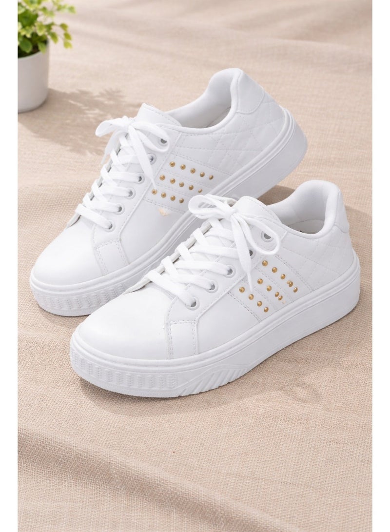 شوز كوتش حريمي و بناتي أبيض سنيكرز ترندي سبور، تصميم مريح بتفاصيل استرس ذهبي، مناسب للوك الكاجوال اليومي والمشاوير واللبس العملي كود 5001 - Image 5